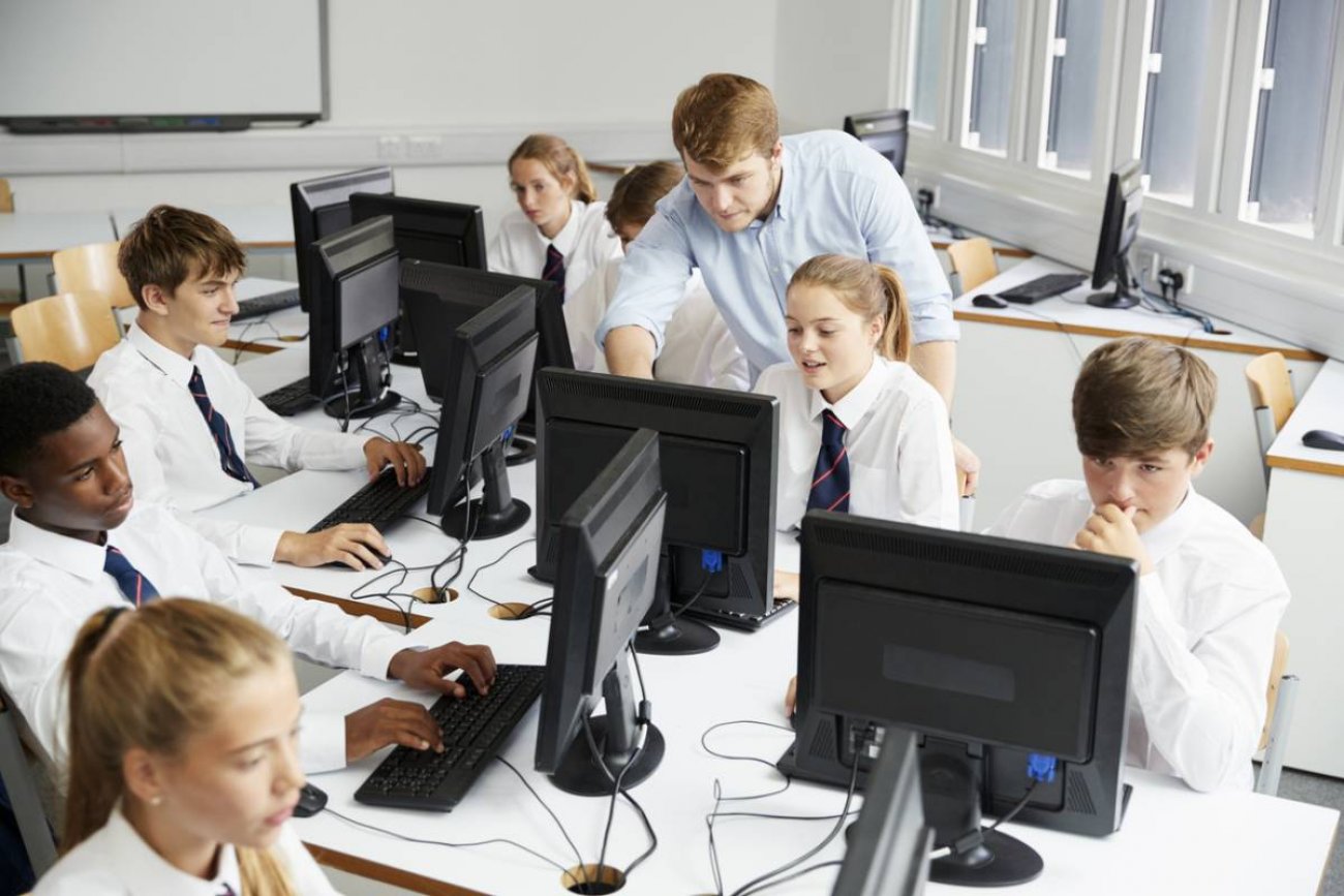 Visitez Webitech : école informatique en alternance et initial Paris